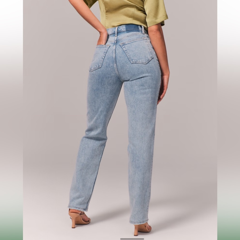 Criss-cross zipper - Curve Love high rise 90’s straight jean